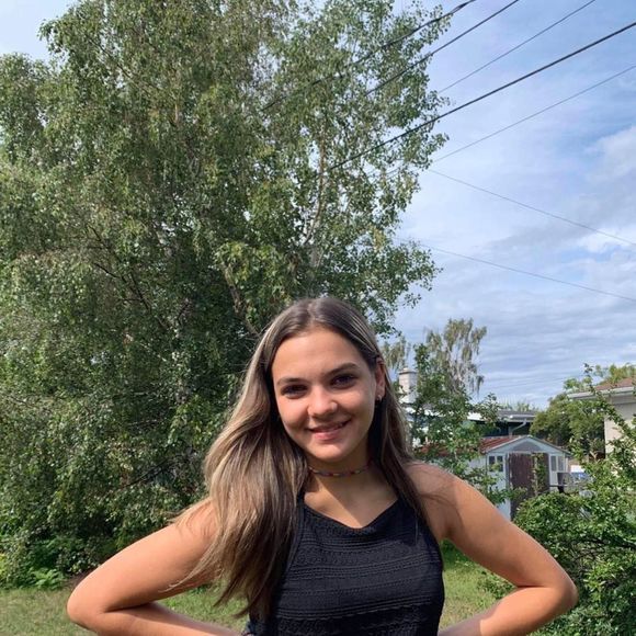 Meet your Posher, Émy - Picture 1 of 1